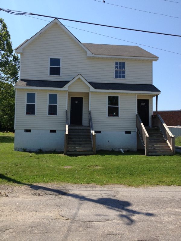 Petersburg Townhome: 240 Kentucky Ave