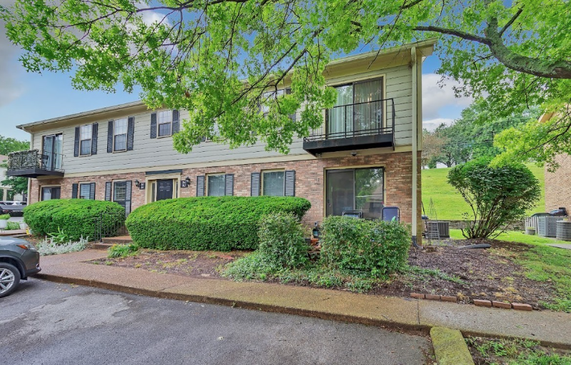 Brentwood Condo: 764 Fox Ridge Dr