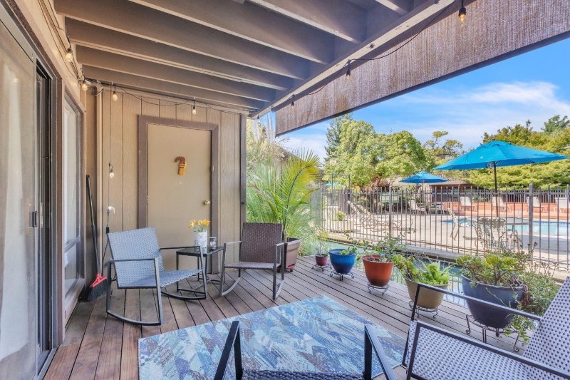 Sacramento Condo: 2474 Larkspur Ln #367