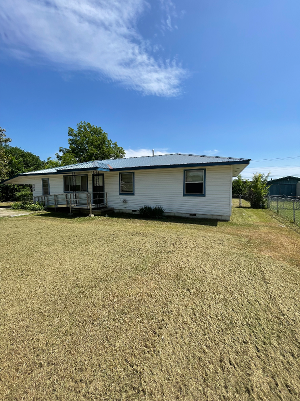 Sallisaw House: 304 W Denton Ave