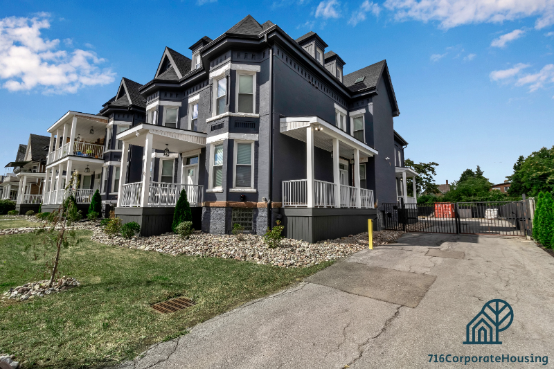 Buffalo Apartment: 36 E Utica St