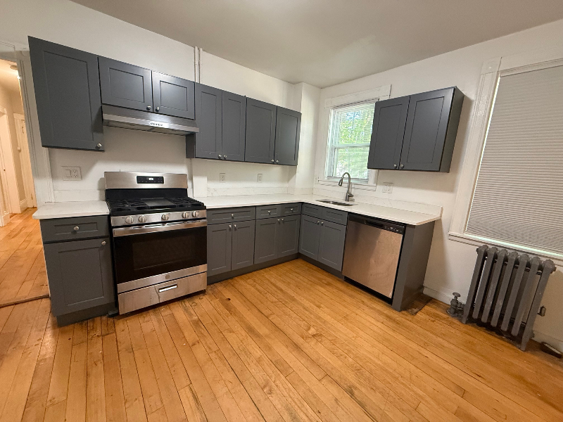 Roslindale Condo: 28 Pinedale rd