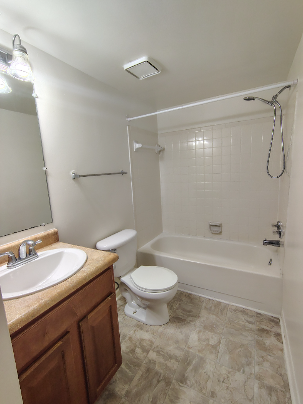 Lynchburg Apartment: 600 Reusens Road