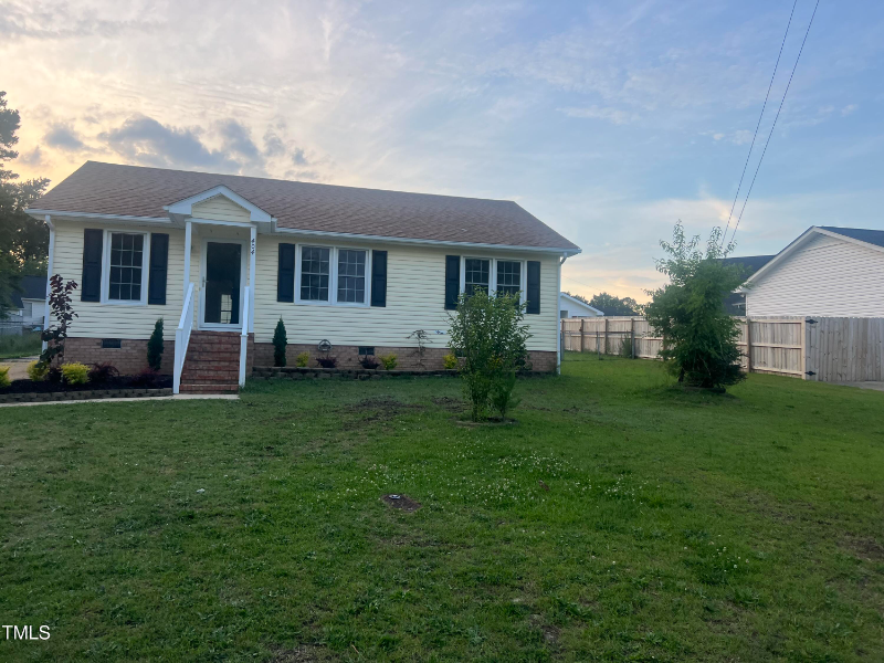 Clayton House: 404 Cardinal Drive