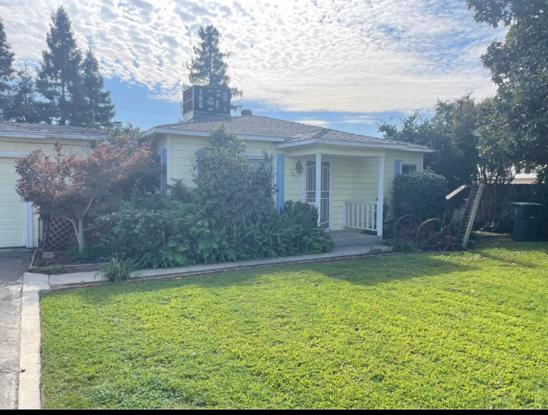 Visalia House: 603 E K Ave