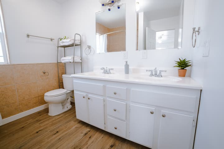 Los Angeles Multiplex: 5648 Berkshire Drive