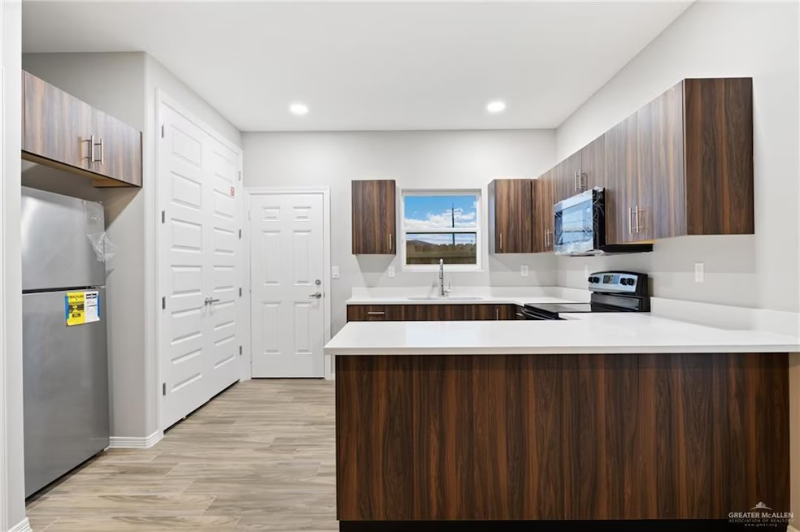 McAllen Apartment: 3901 Walnut Ave LOT 21