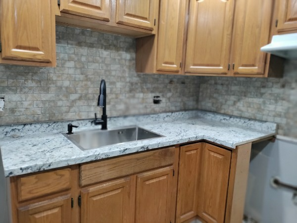 Salem Apartment: 8 Tiffany Rd