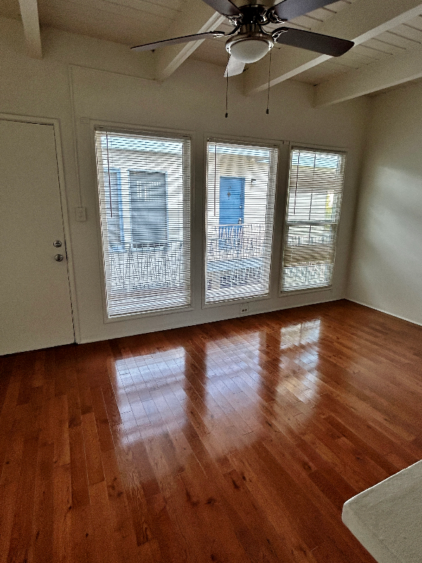 los angeles Apartment: 1909 beachwood dr