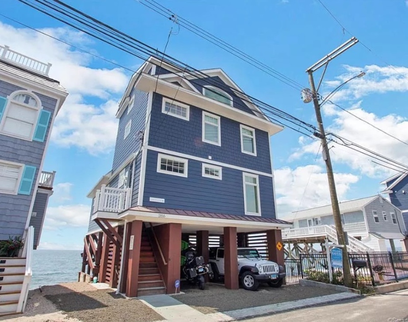 Fairfield House: 2155 Fairfield Beach Rd