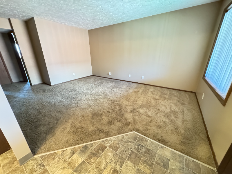 Lincoln Apartment: 1800 Knox St.