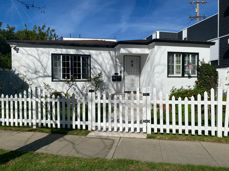 Los Angeles House: 10947 Exposition Blvd