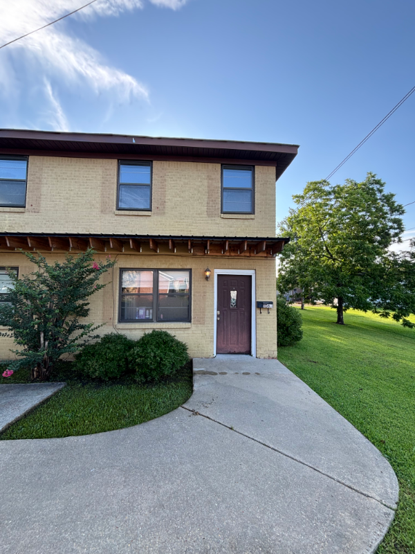 Tupelo Townhome: 108 Roosevelt Ave