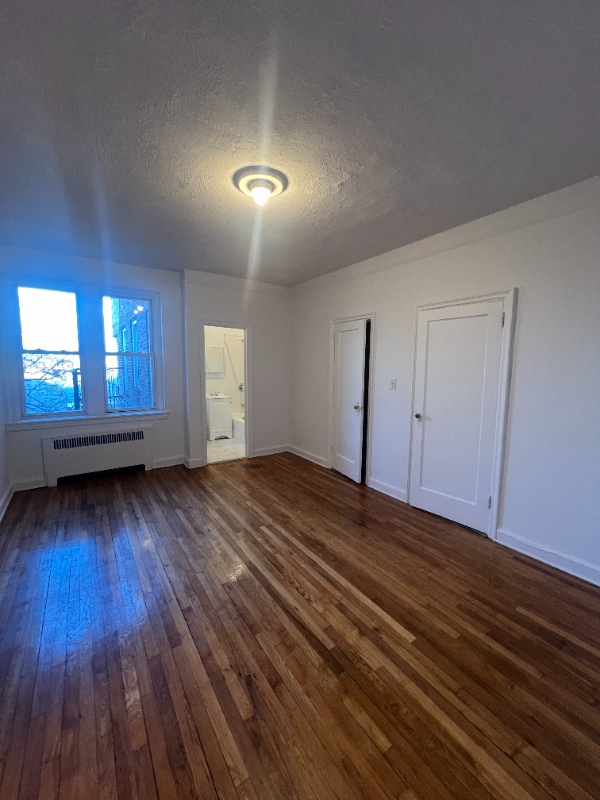 East Orange Apartment: 129 Walnut St