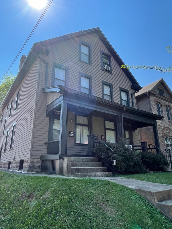 Columbus Townhome: 1494 Michigan Ave