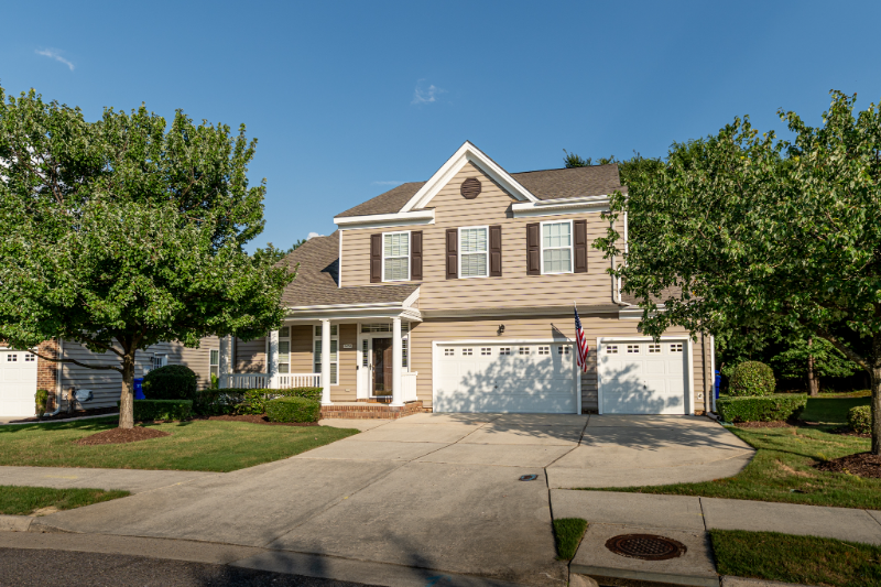 Suffolk House: 2076 Queens Point Drive