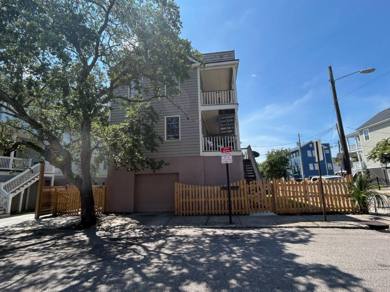 Charleston Townhome: 61 Cooper St