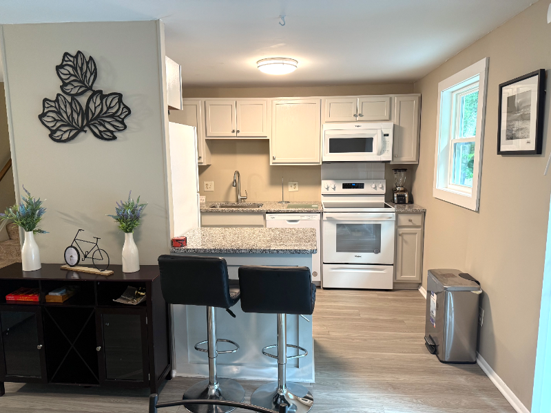 Charlotte House: 8014 Bald Ridge Dr