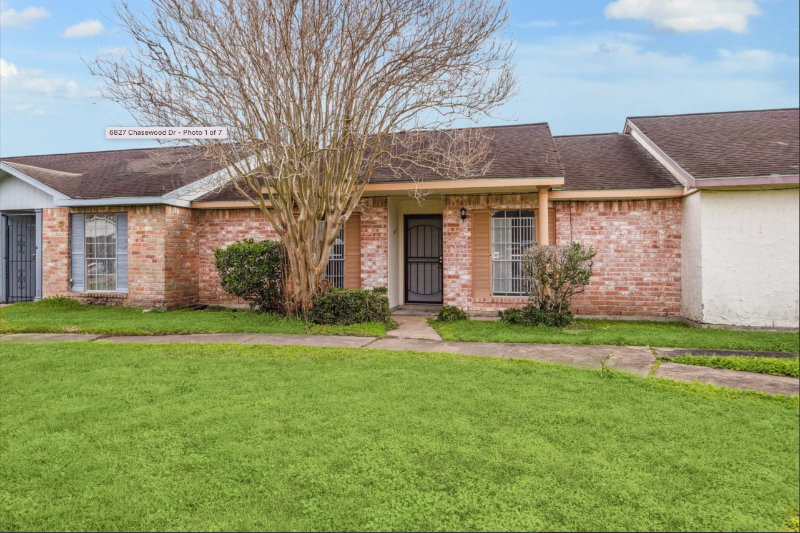 Houston Townhome: 6827 Chasewood Dr