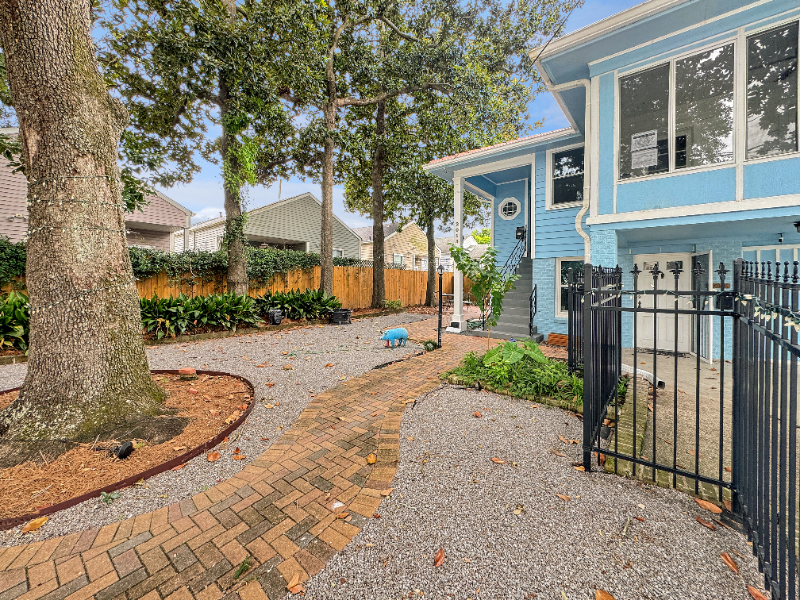 New Orleans House: 2014 Lowerline Street