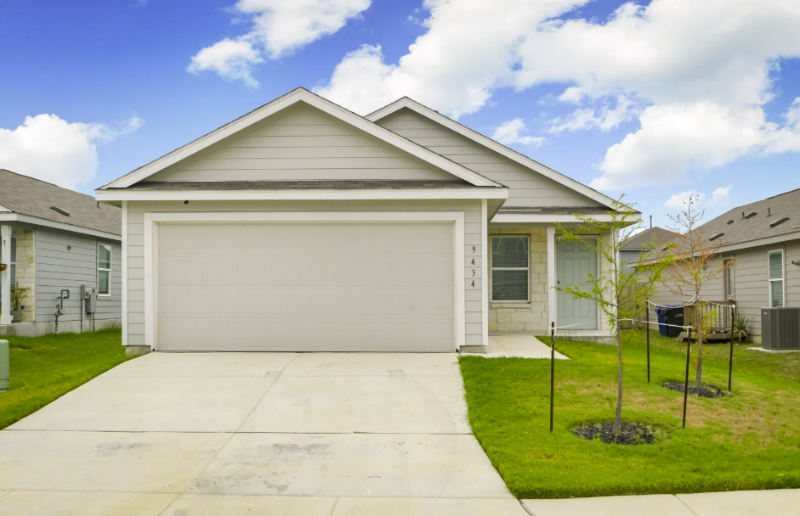 San Antonio House: 9433 Somerset