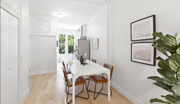 Brooklyn House: 152 N 9th St Apt 1R