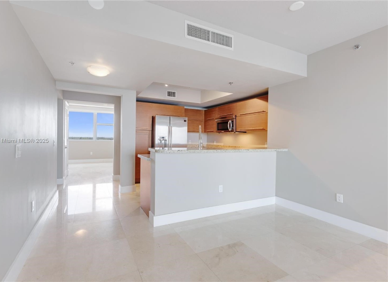 Sunrise Condo: 2641 N Flamingo Rd