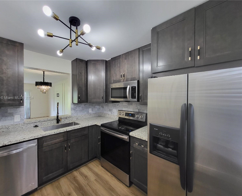 Miramar Condo: 8610 N Sherman Cir