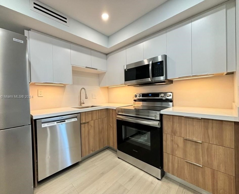 Fort Lauderdale Condo: 1050 SE 15th St