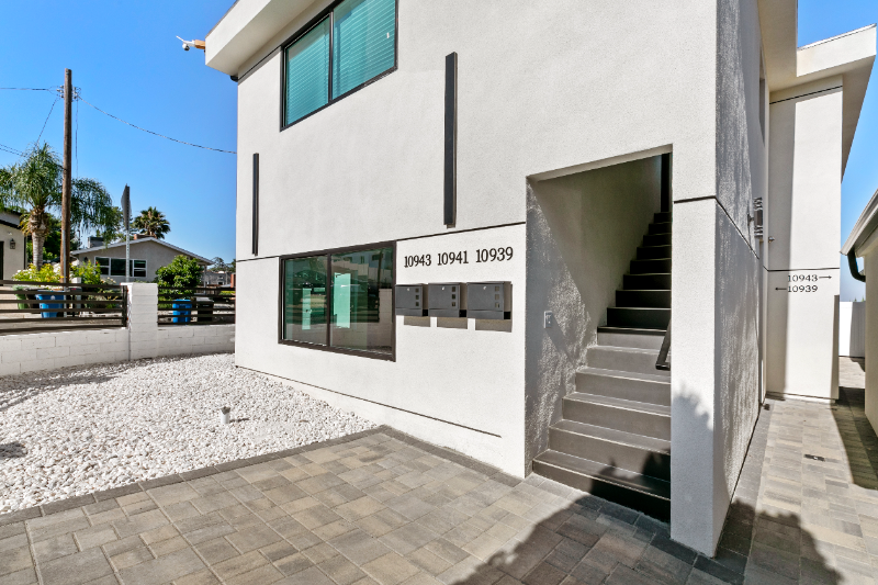 Tujunga House: 10941 Christine Way