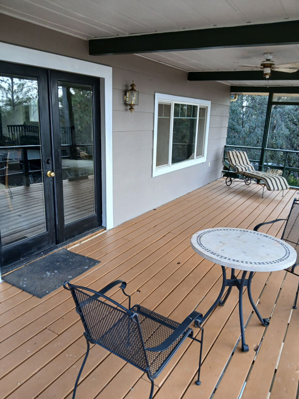 Pine Grove House: 17501 Tannery Lane