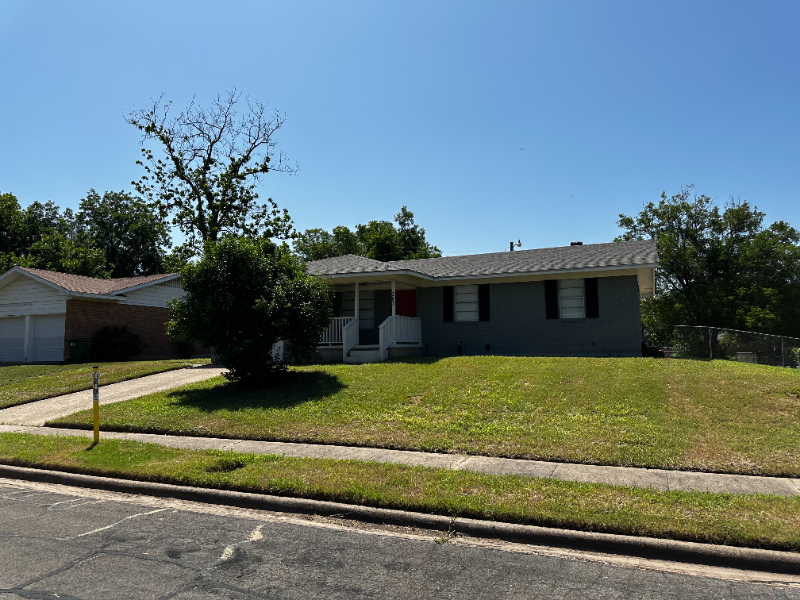 Waco House: 201 Waters St