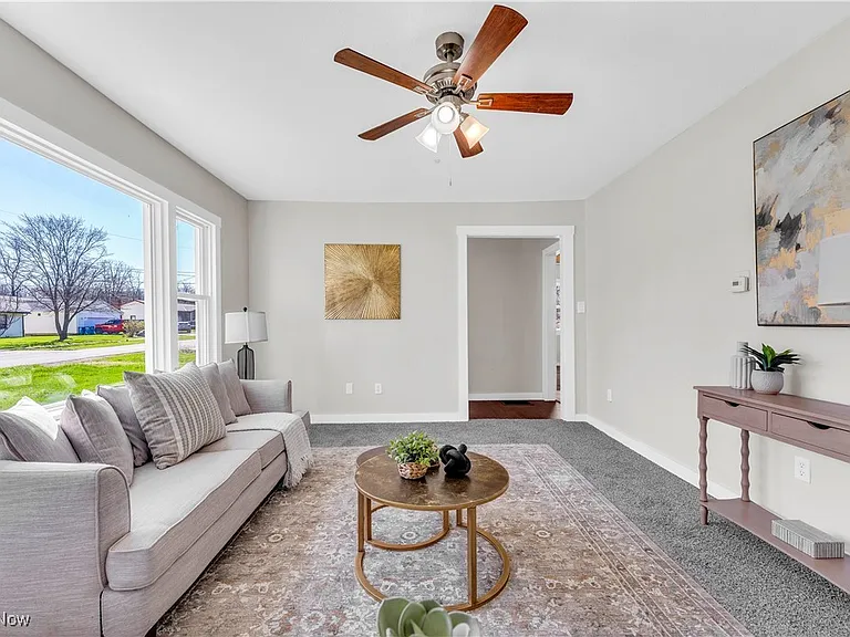 Lorain House: 4238 Laurel Rd