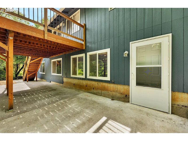 Camas Multiplex: 1320 NW Maple Ln, #B