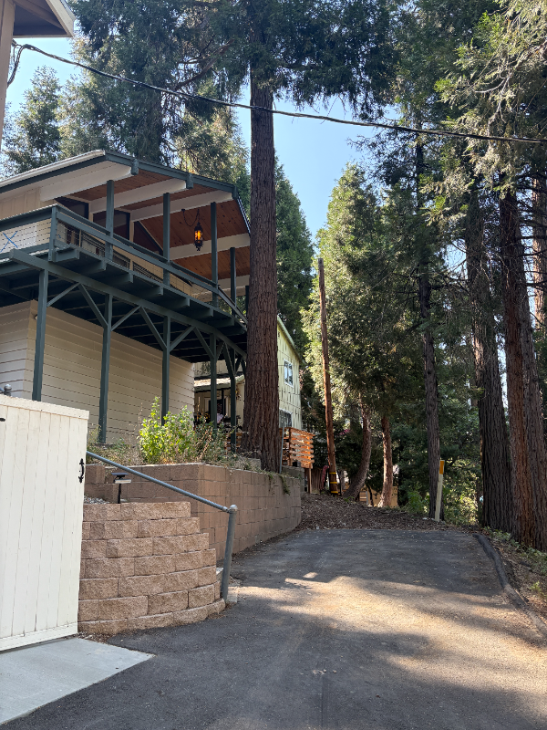 Crestline House: 600 Highway 138