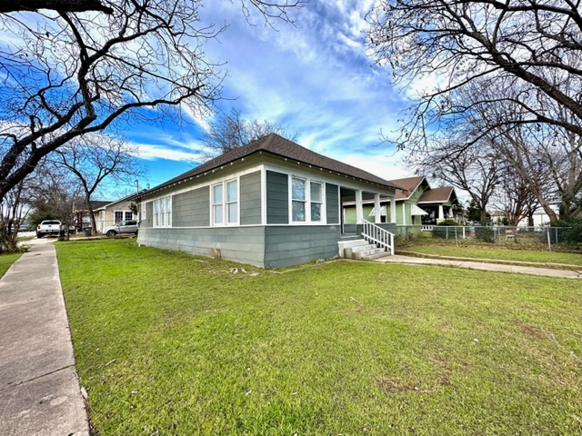 Waco House: 1827B Proctor