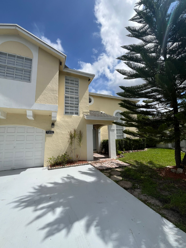 DORAL House: 9995 NW 51 TERRACE