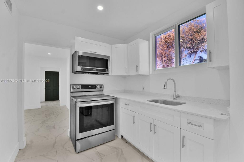 Miami House: 3025 NW 8th Ave