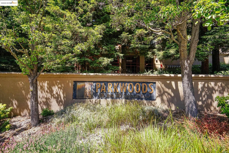 Oakland Condo: 240 Caldecott Lane