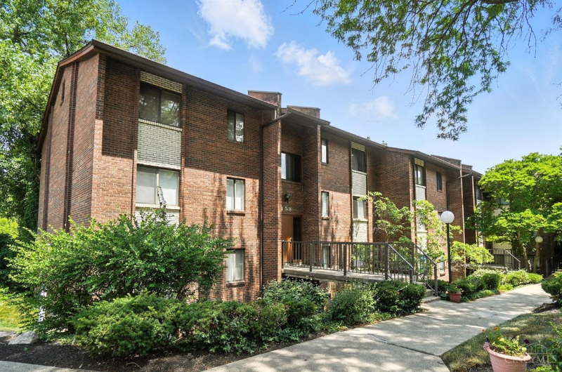 Cincinnati Condo: 456 Grand Ave #2
