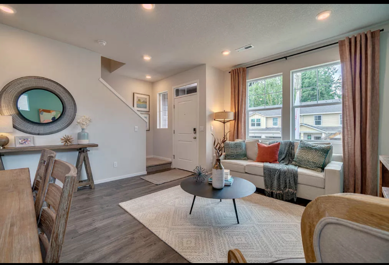 Cornelius Townhome: 888 N 18th Ave.