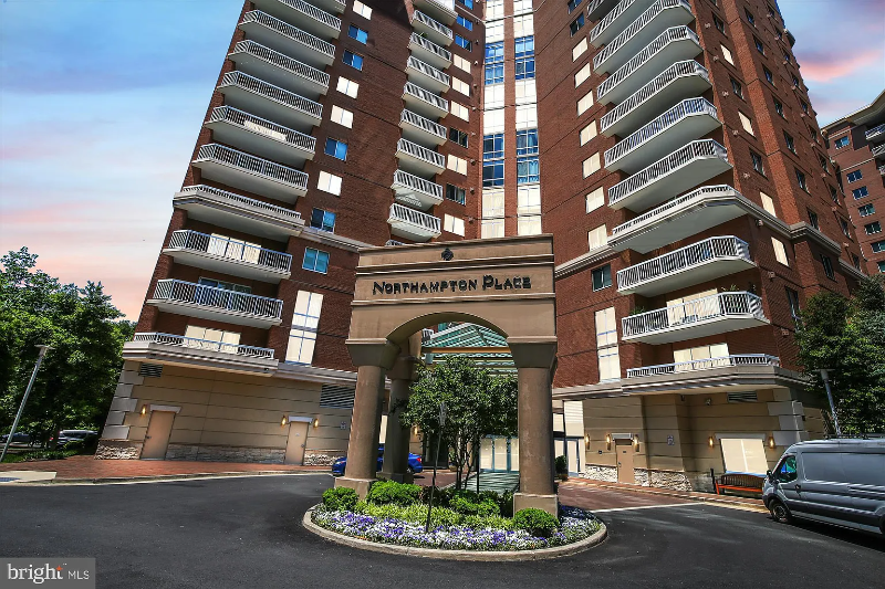 Alexandria Condo: 3101 N Hampton Dr