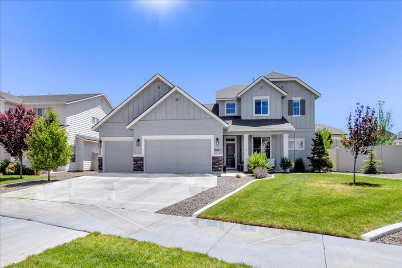 Meridian House: 2037 W WOOD CHIP DRIVE