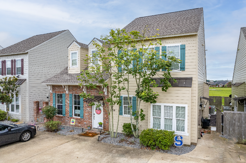 Sterlington Townhome: 216 Lenox Bridge