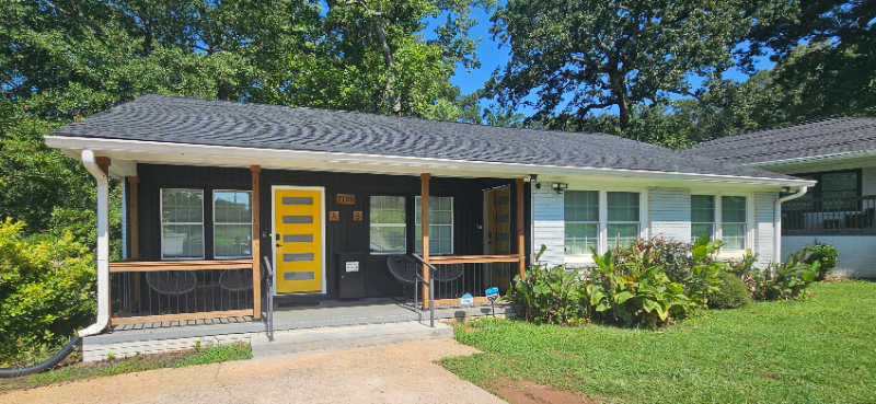 East Point Apartment: 2109 Newnan St Unit B