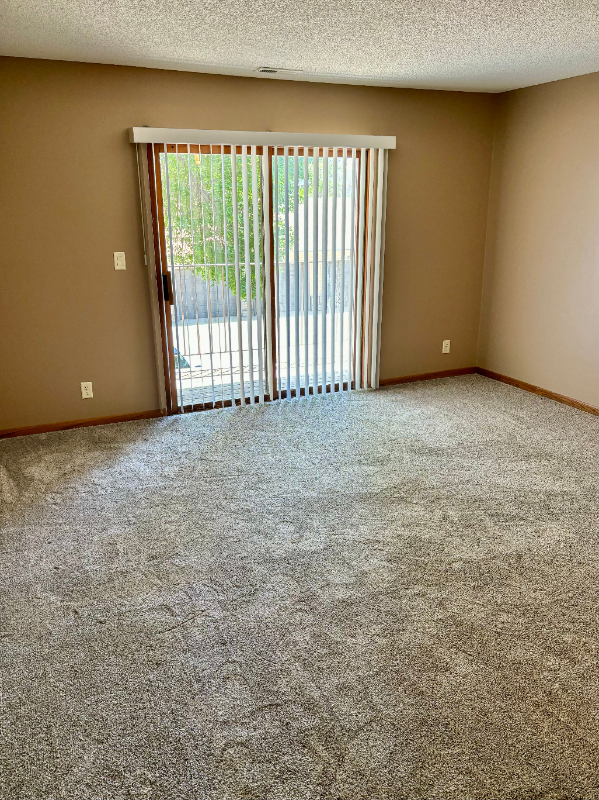 Lincoln Apartment: 5100 Emerald Dr.