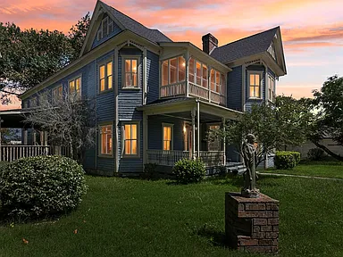 Jasper House: 250 N. Main Street