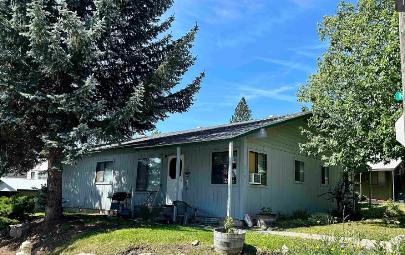 Cheney Townhome: 204 Cedar