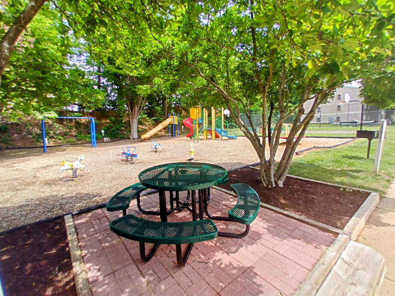 Lynchburg Apartment: 600 Reusens Road