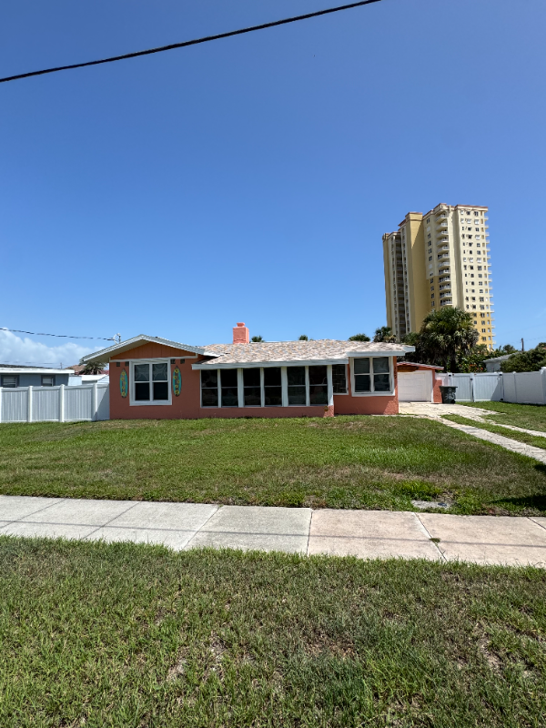 Daytona Beach House: 385 Woodland Ave